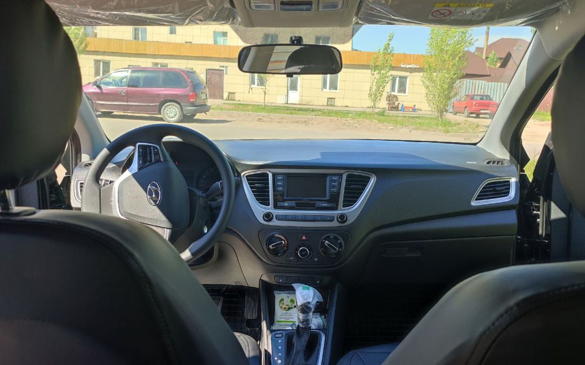 HYUNDAI ACCENT - image 2