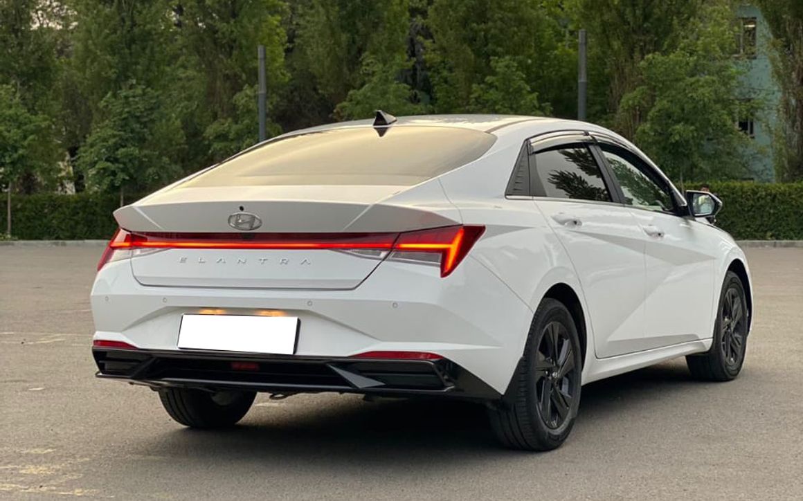 Hyundai Elantra - image 2