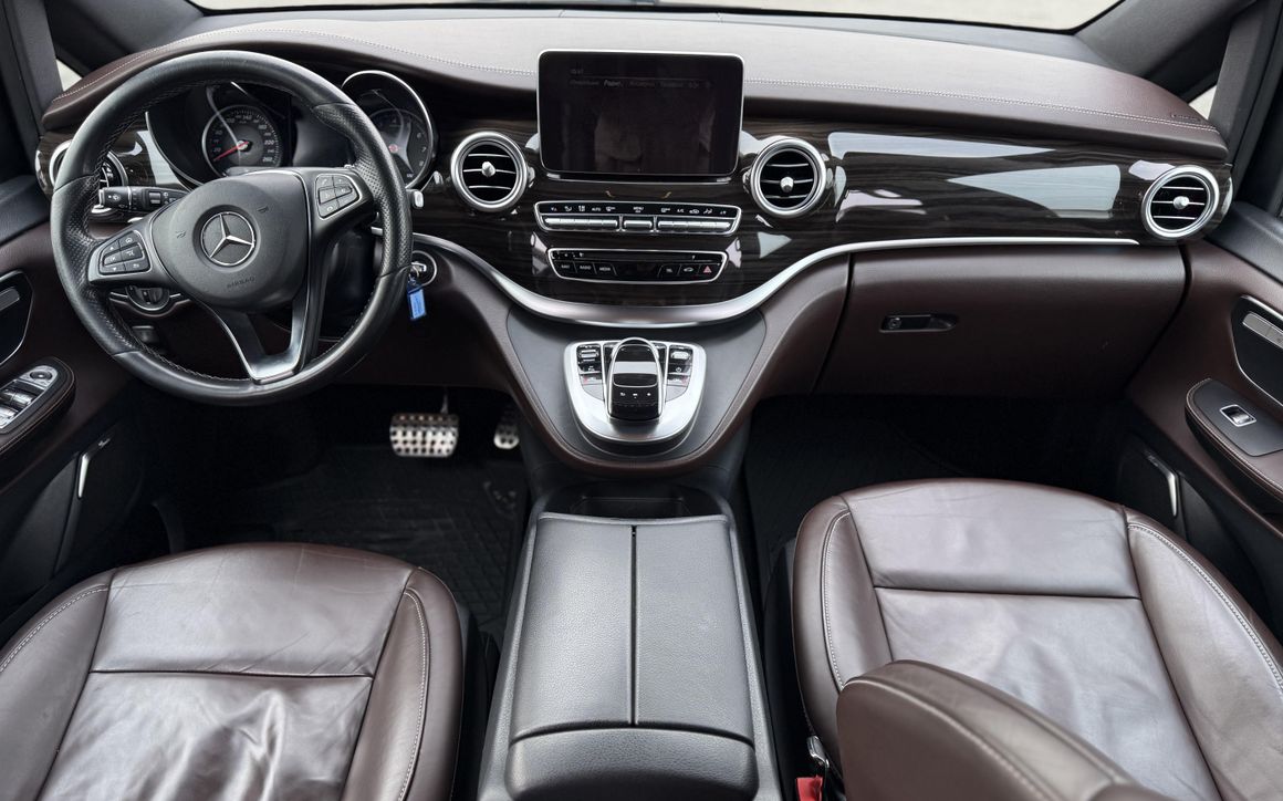 Mercedes Benz V250 - image 8