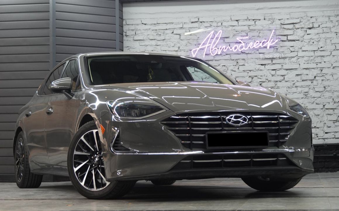 Hyundai Sonata - image 1