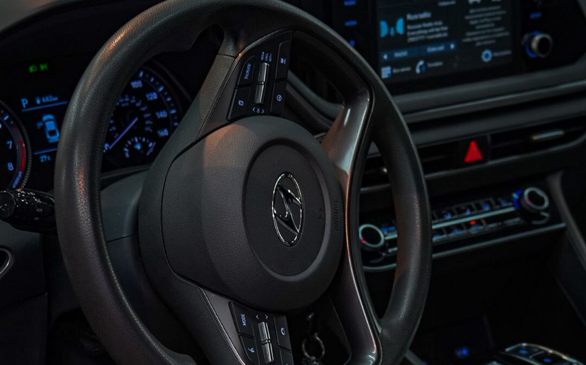 Hyundai Sonata - image 4