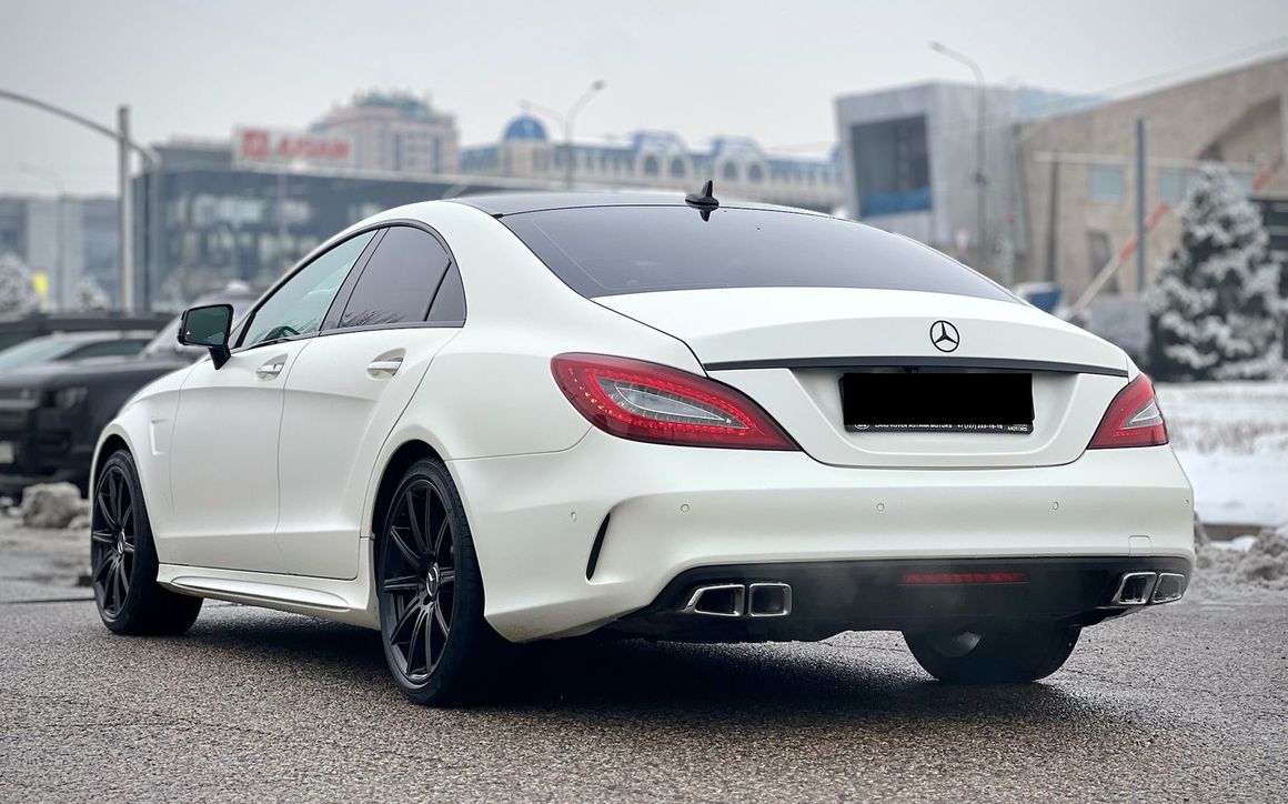 MERCEDES BENZ CLS 63 AMG - image 4