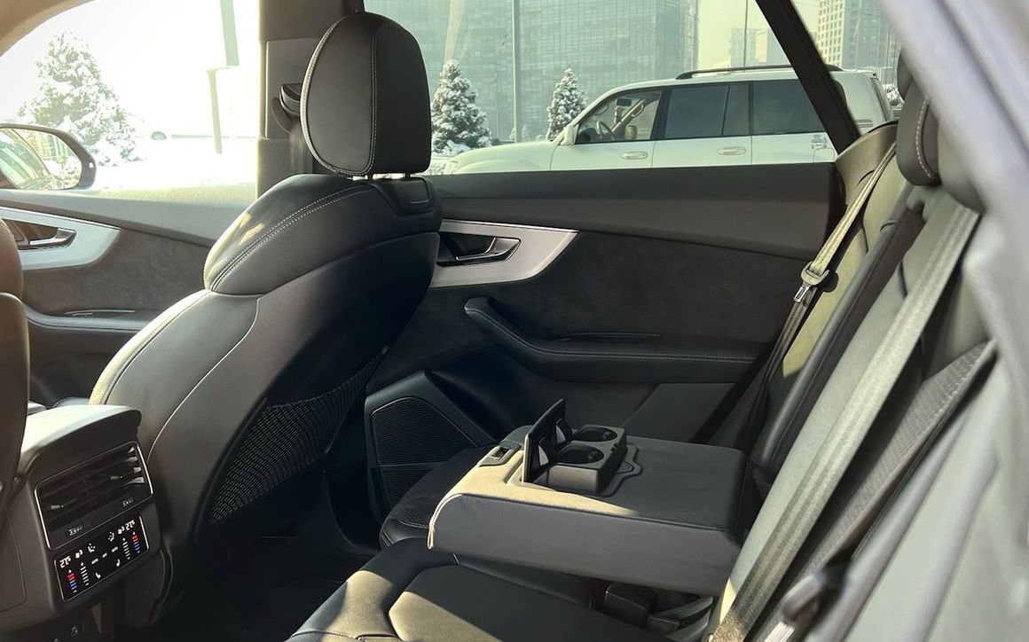 AUDI Q8 S-Line - image 11