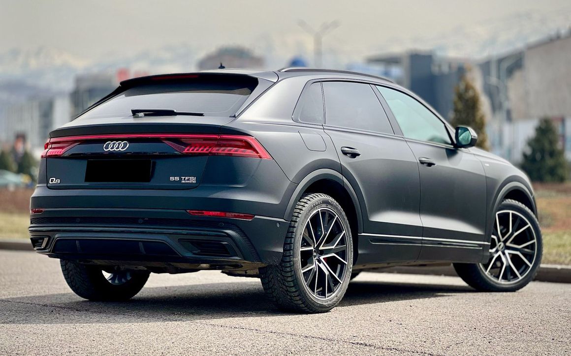 AUDI Q8 S-Line - image 6