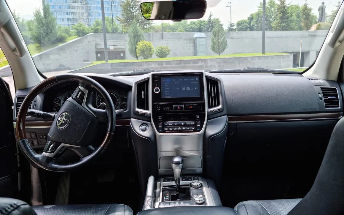 Toyota LC 200 - image 5