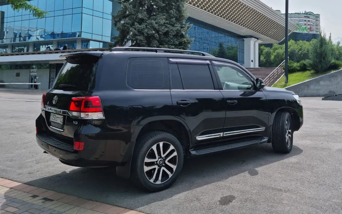 Toyota LC 200 - image 3