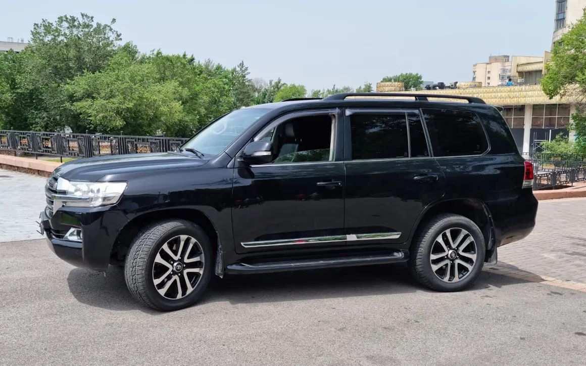 Toyota LC 200 - image 2