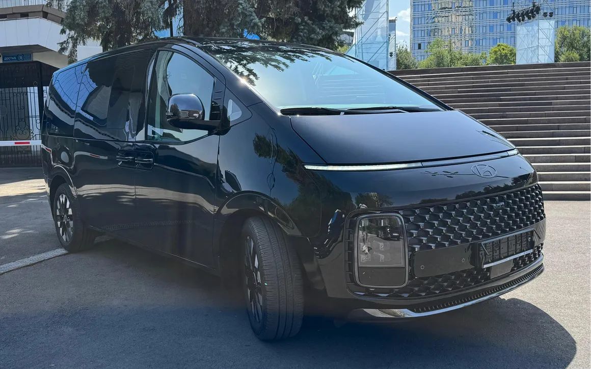 Hyundai Staria - image 1