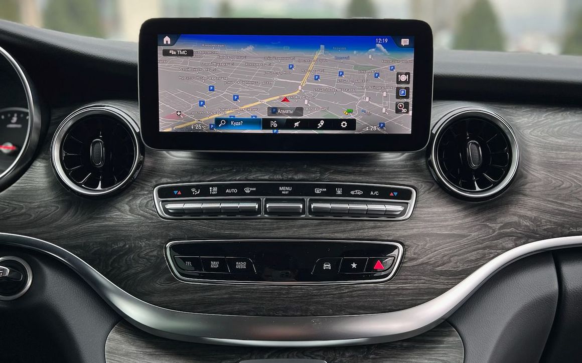 MERCEDES BENZ V 300D - image 12