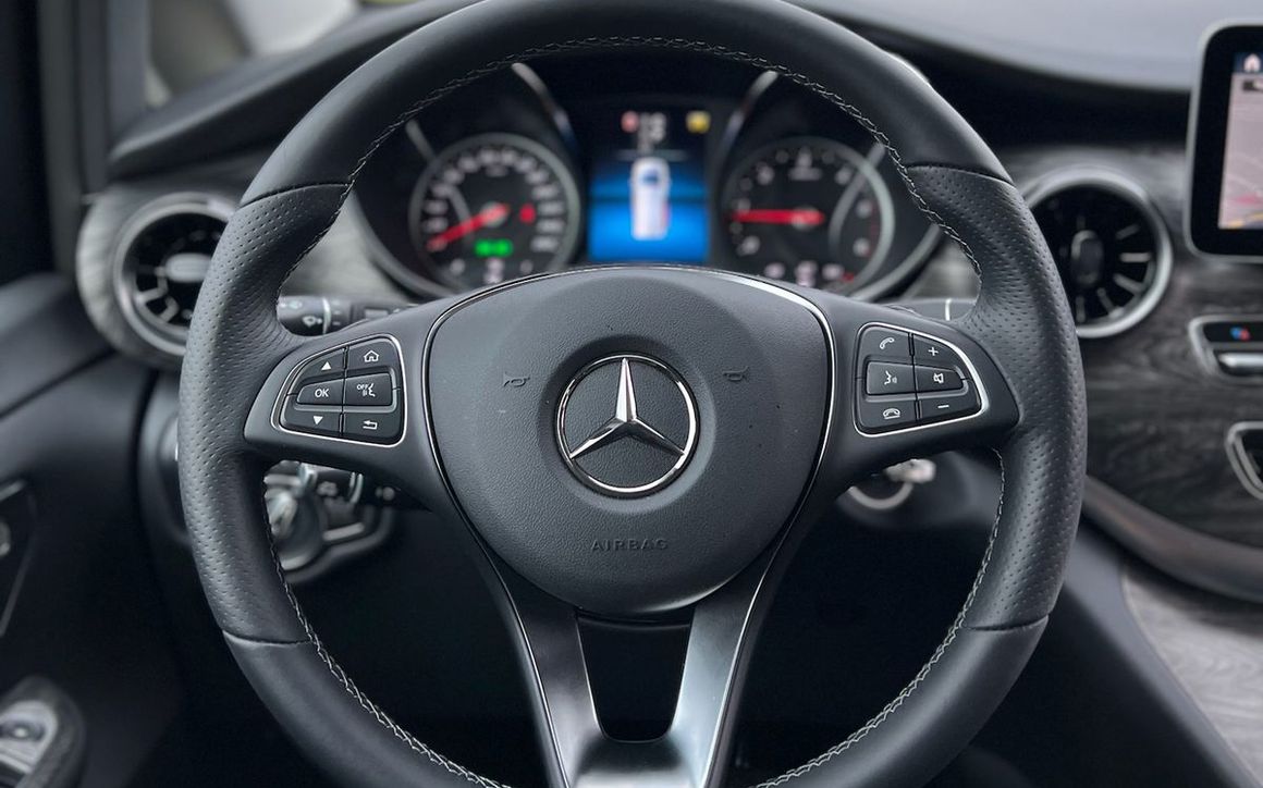 MERCEDES BENZ V 300D - image 9