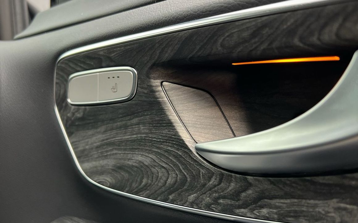 MERCEDES BENZ V 300D - image 13