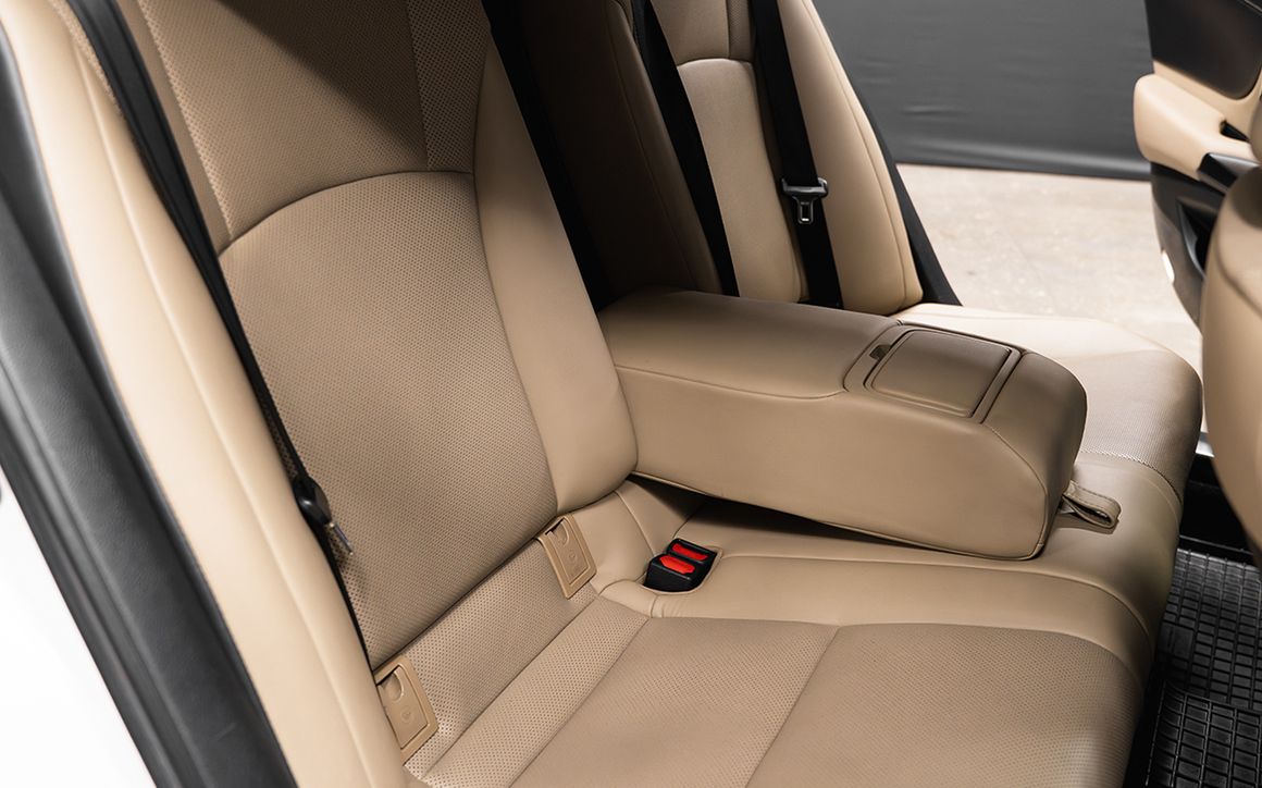 Lexus ES350H - image 6