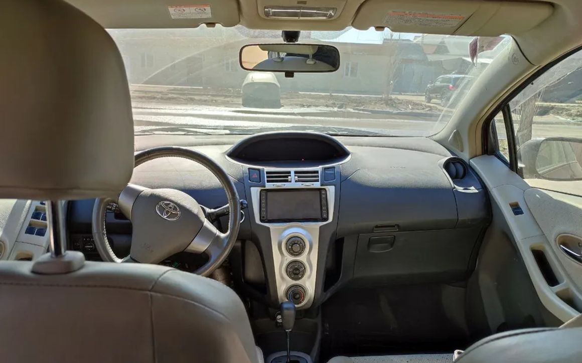 TOYOTA VITZ - image 2