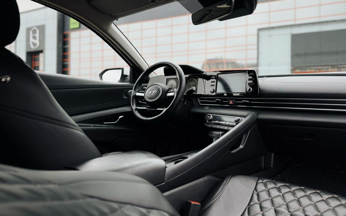 Hyundai Elantra - image 3