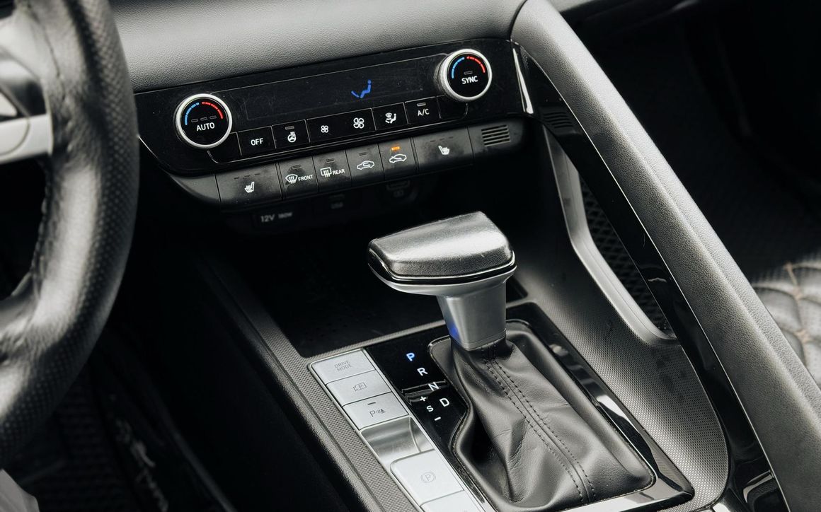 Hyundai Elantra - image 4