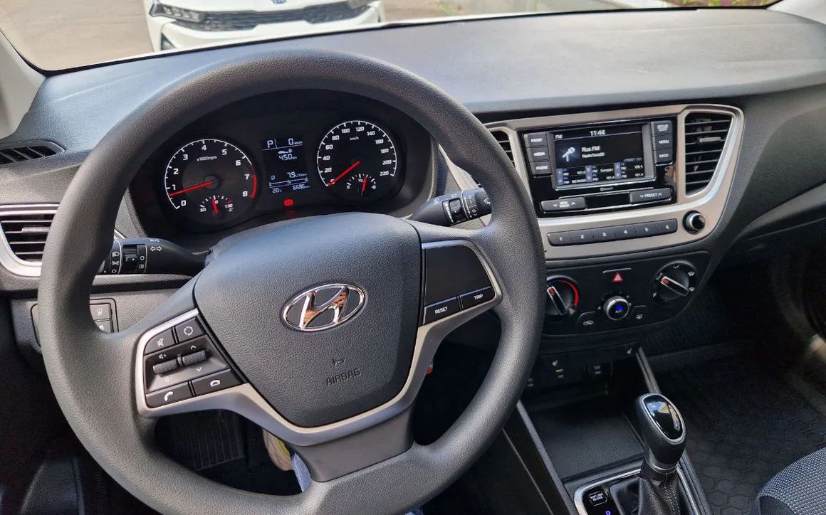 HYUNDAI ACCENT - image 6