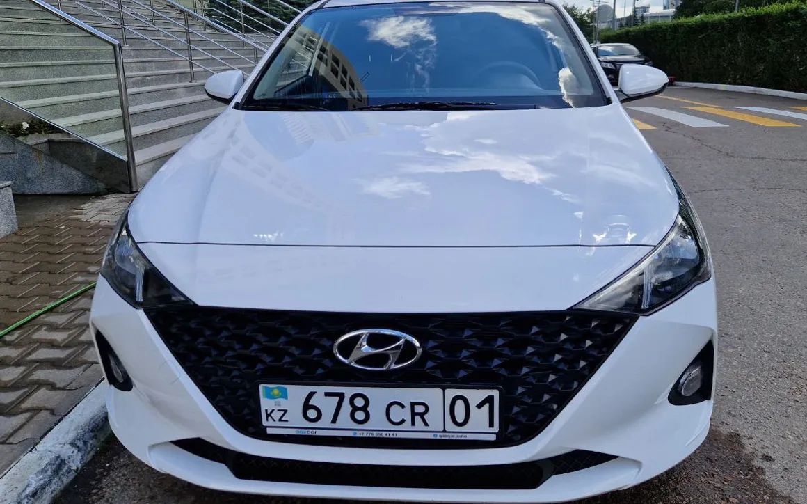 HYUNDAI ACCENT - image 3