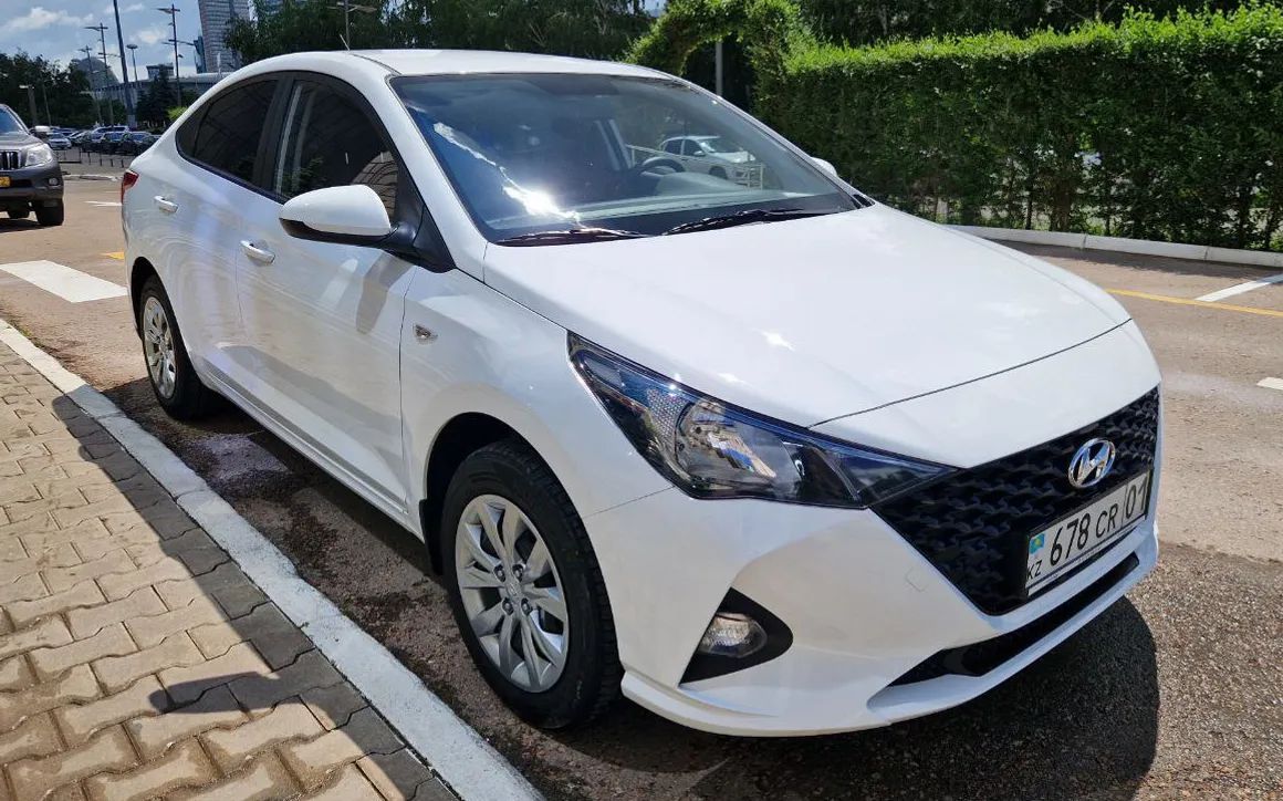 HYUNDAI ACCENT - image 4