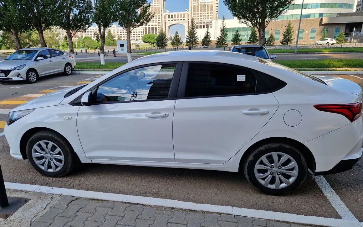 HYUNDAI ACCENT - image 5
