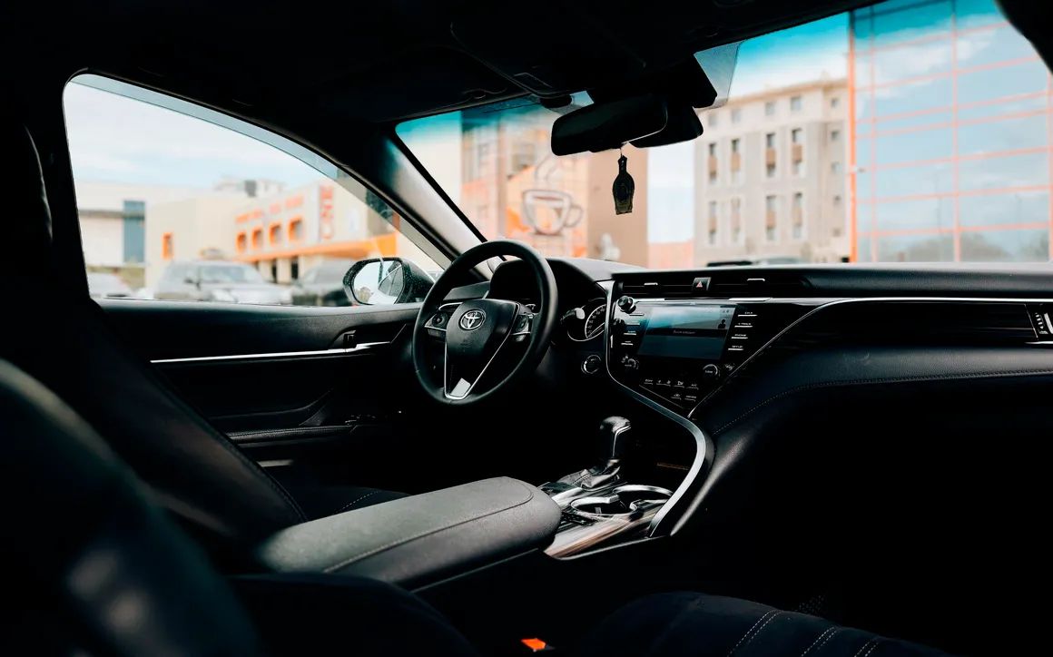 Toyota Camry - image 3