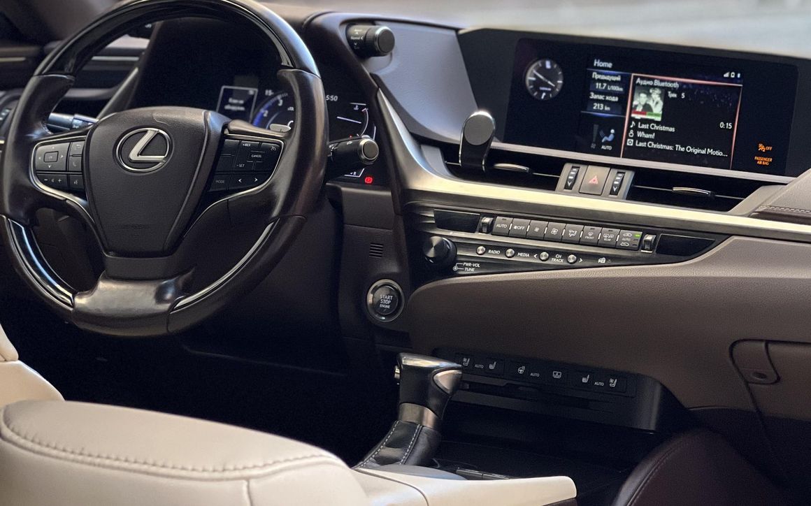LEXUS ES 250 - image 8