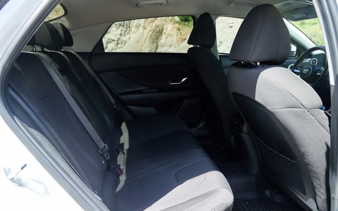 HYUNDAI ELANTRA - image 15