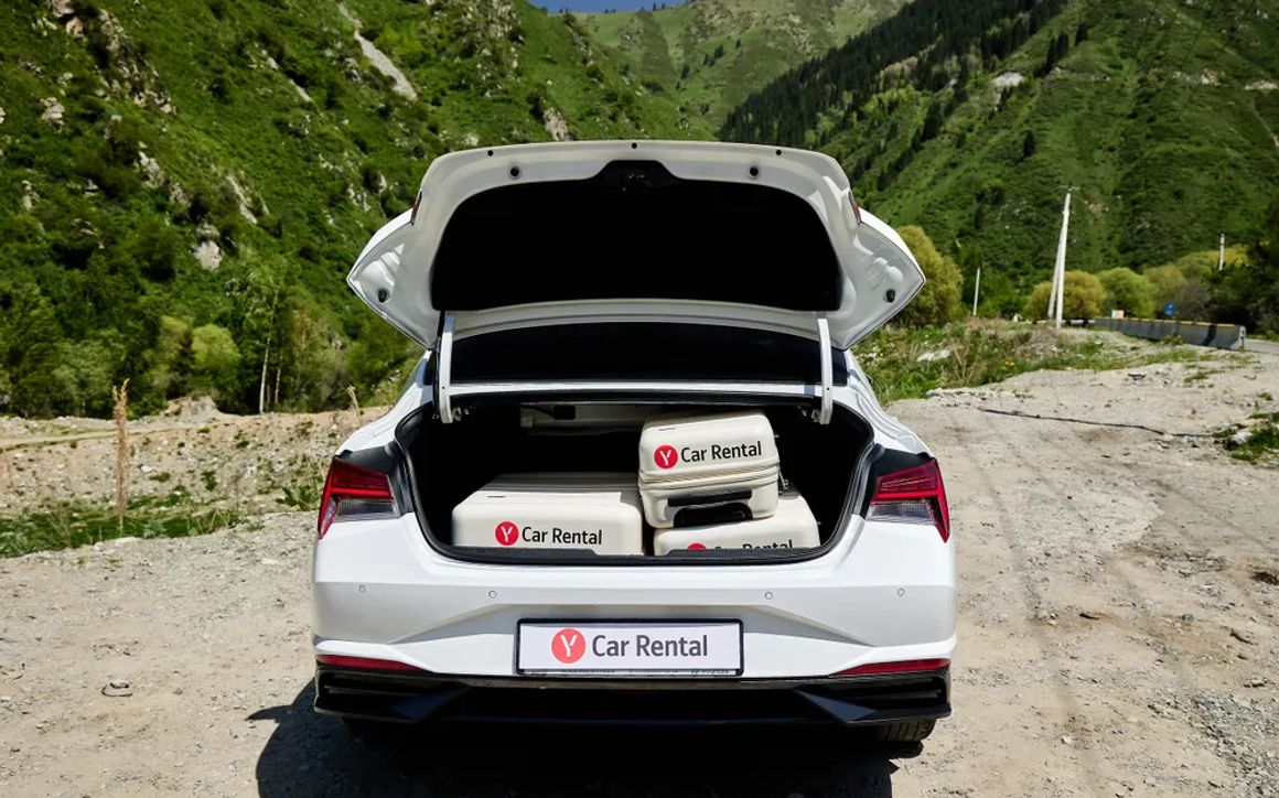 HYUNDAI ELANTRA - image 8