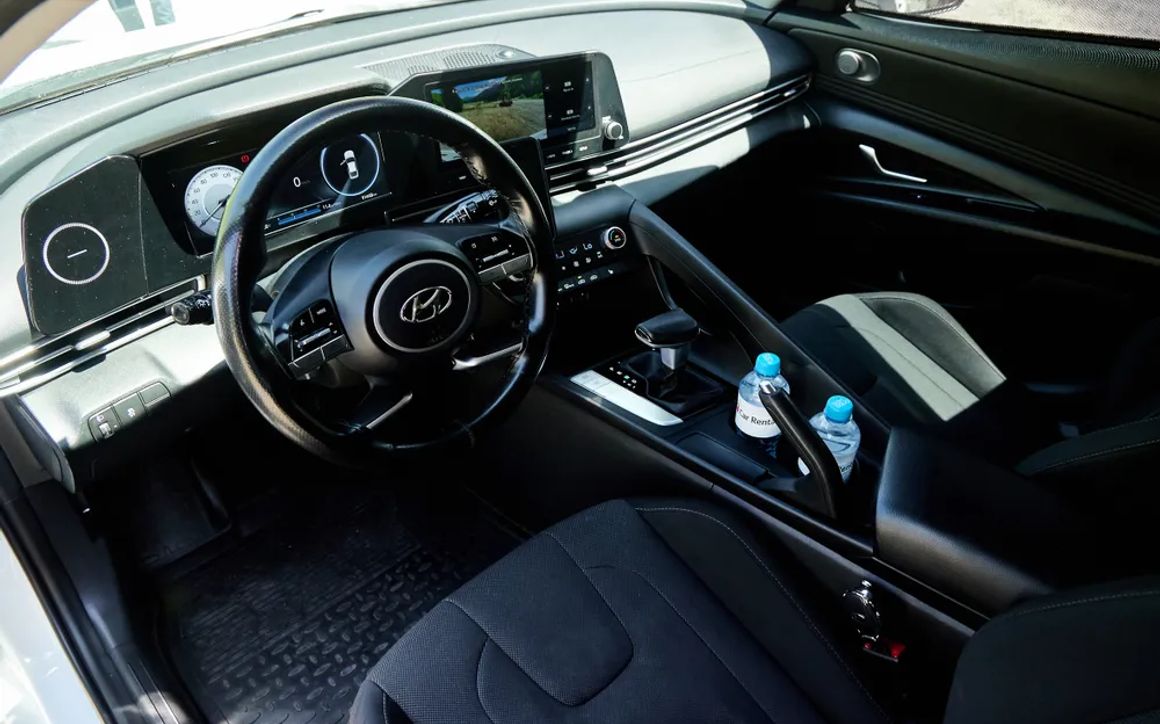 HYUNDAI ELANTRA - image 11