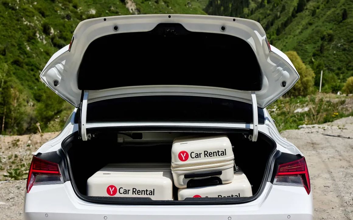 HYUNDAI ELANTRA - image 9