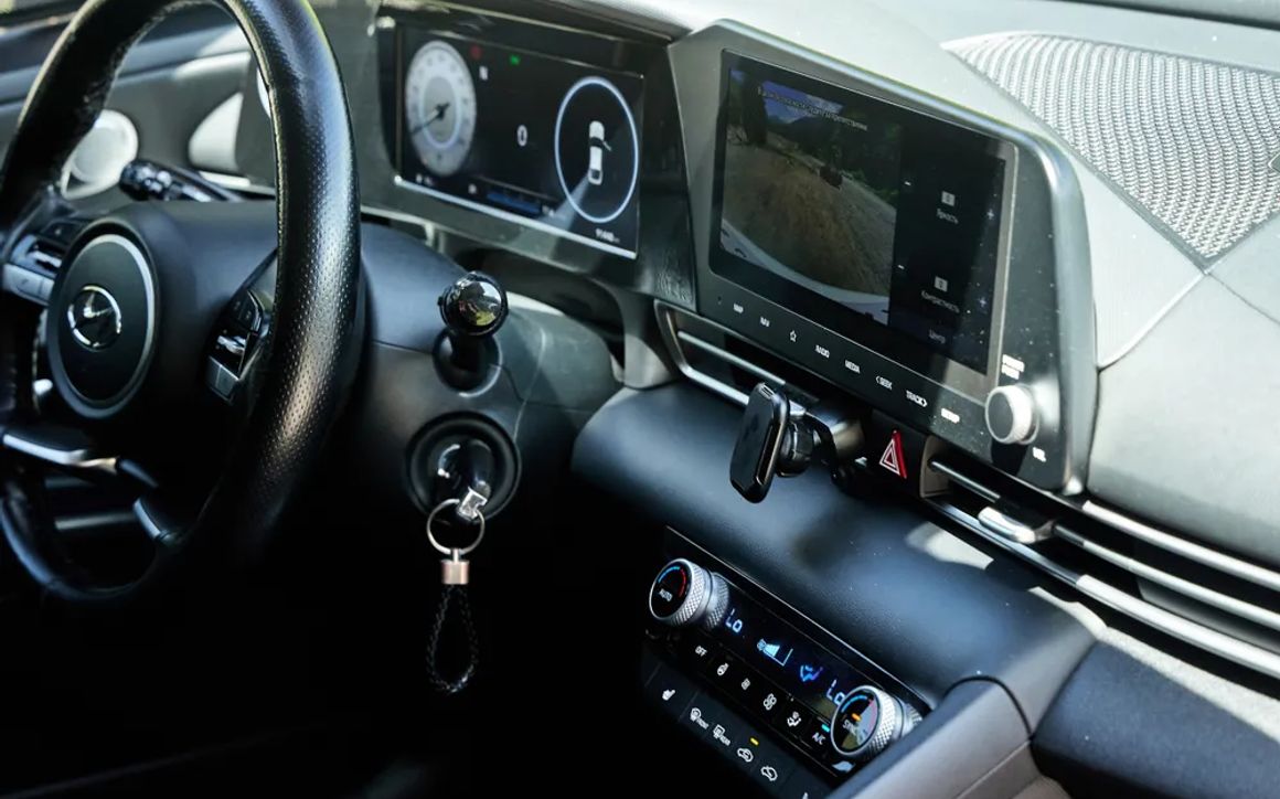 HYUNDAI ELANTRA - image 17