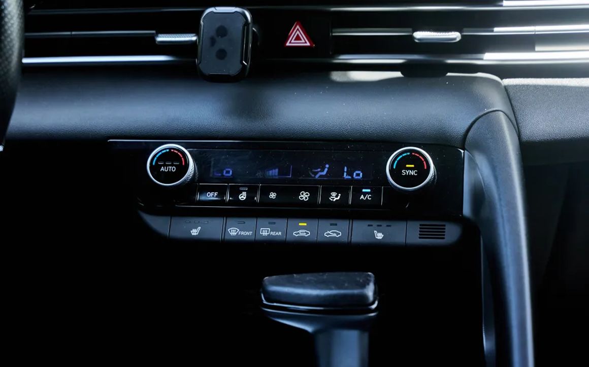 HYUNDAI ELANTRA - image 19