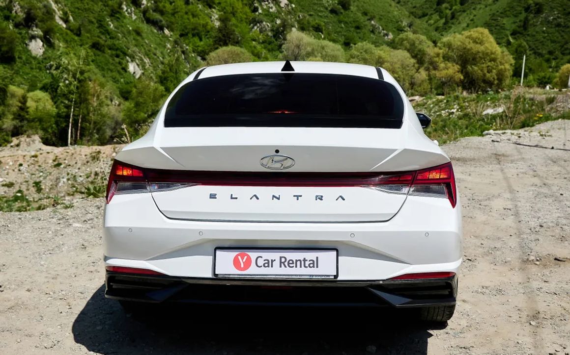 HYUNDAI ELANTRA - image 6