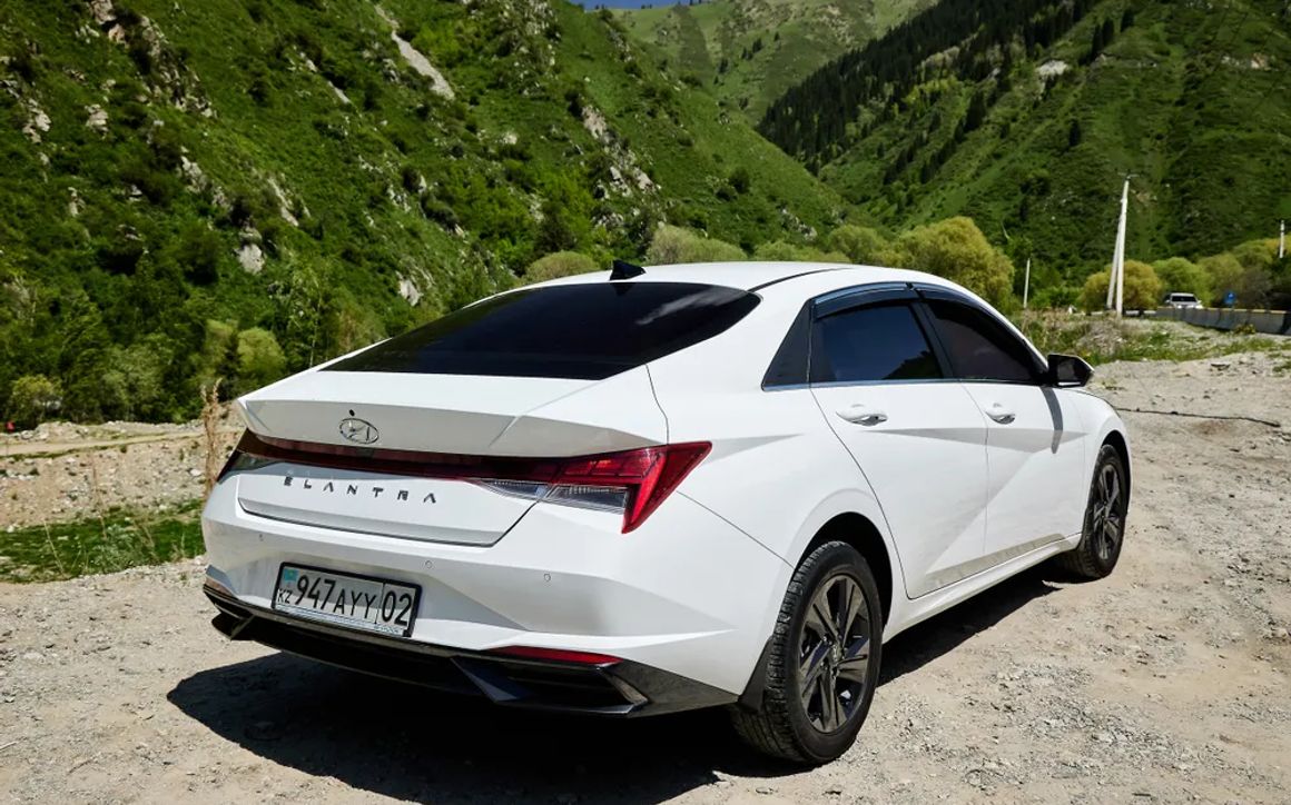 HYUNDAI ELANTRA - image 5