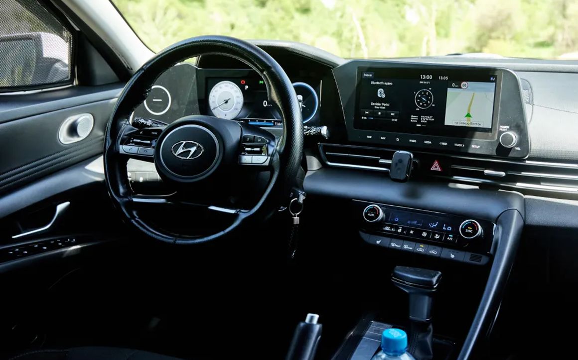 HYUNDAI ELANTRA - image 14