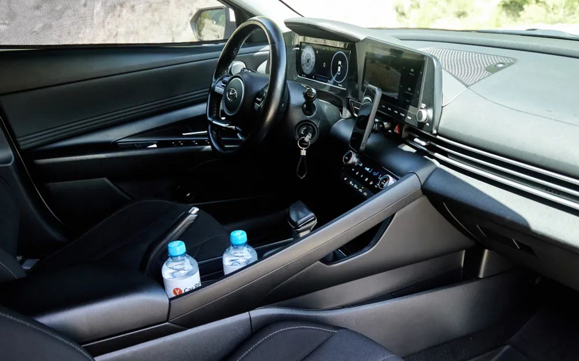 HYUNDAI ELANTRA - image 12