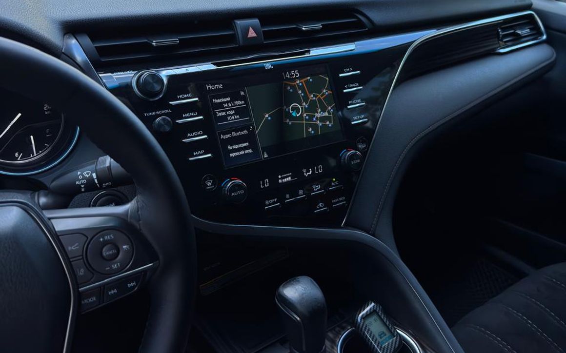 Toyota Camry - image 5