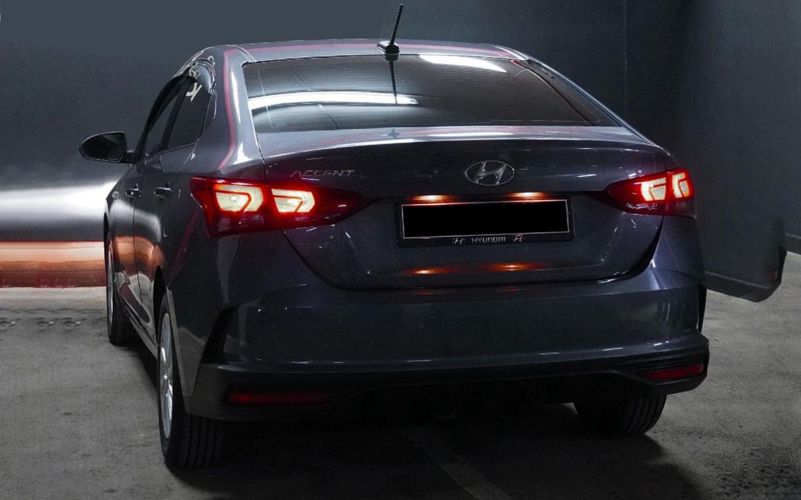Hyundai Accent - image 2