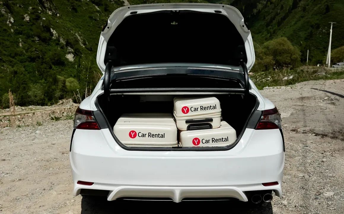 Toyota Camry - image 7