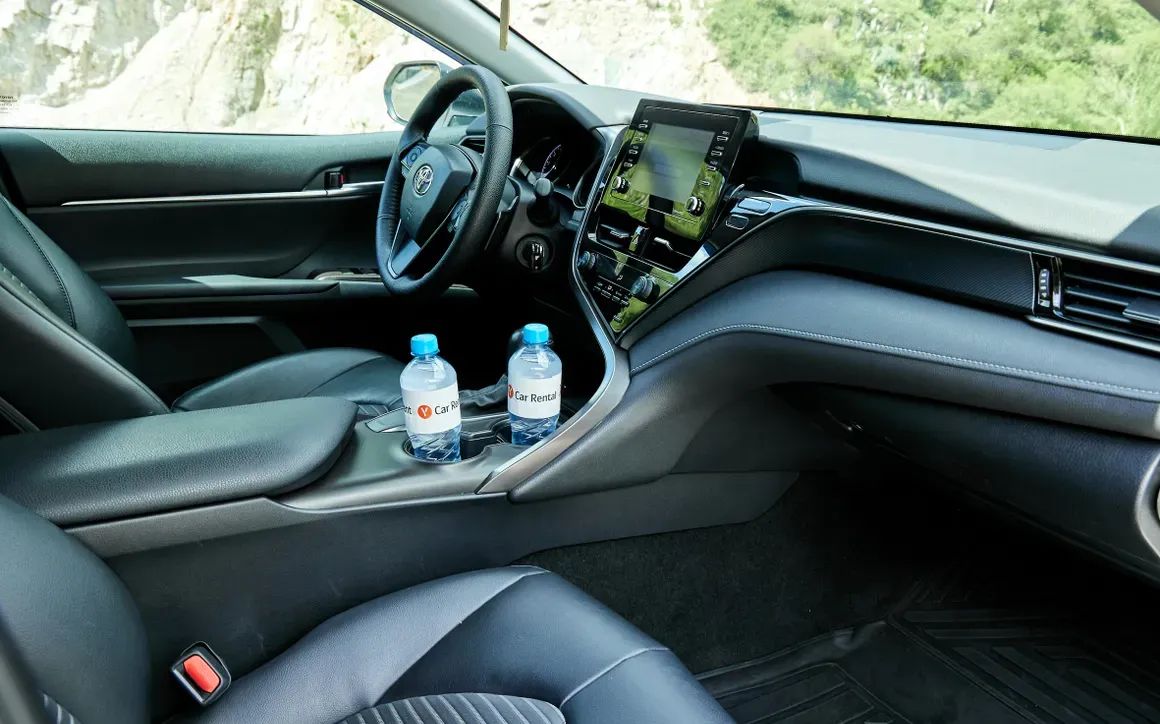 Toyota Camry - image 9