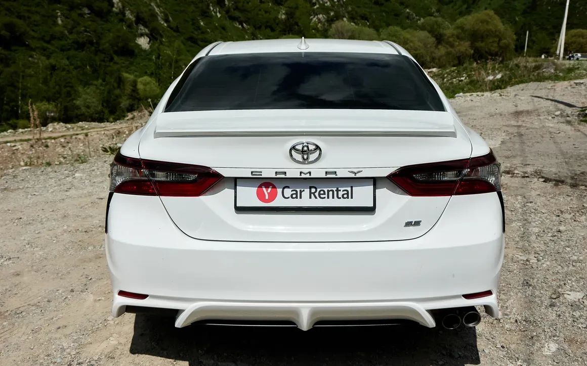 Toyota Camry - image 6
