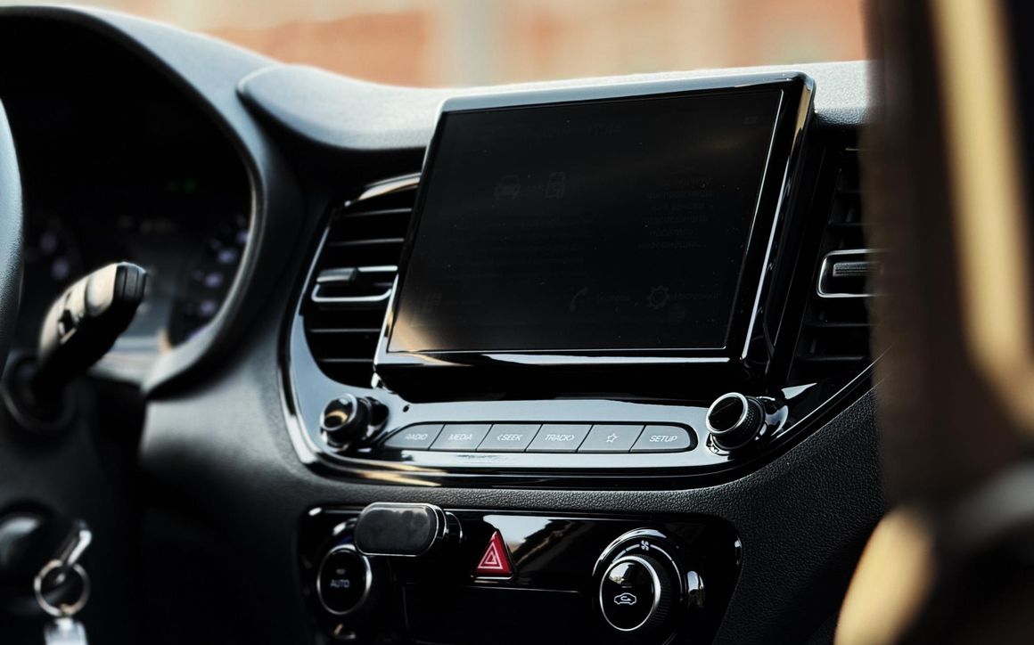 Hyundai Accent - image 6