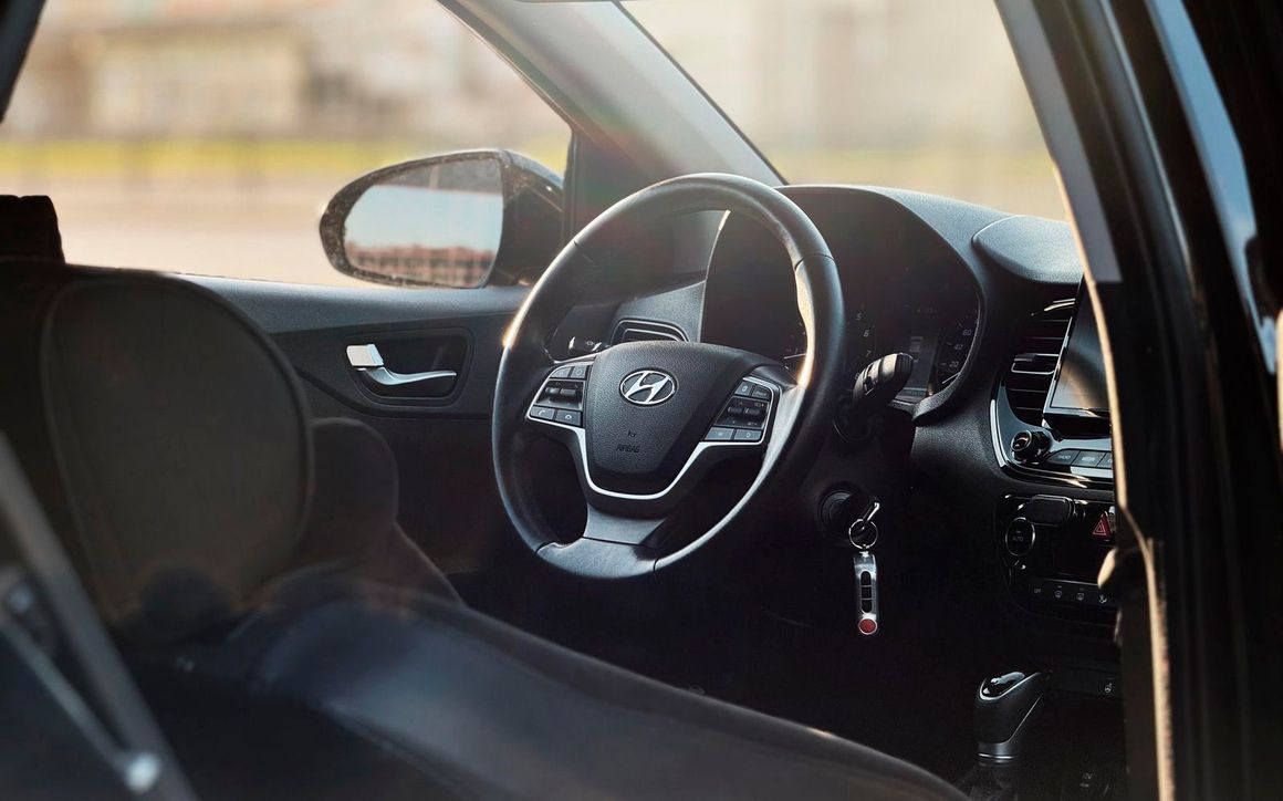 Hyundai Accent - image 5