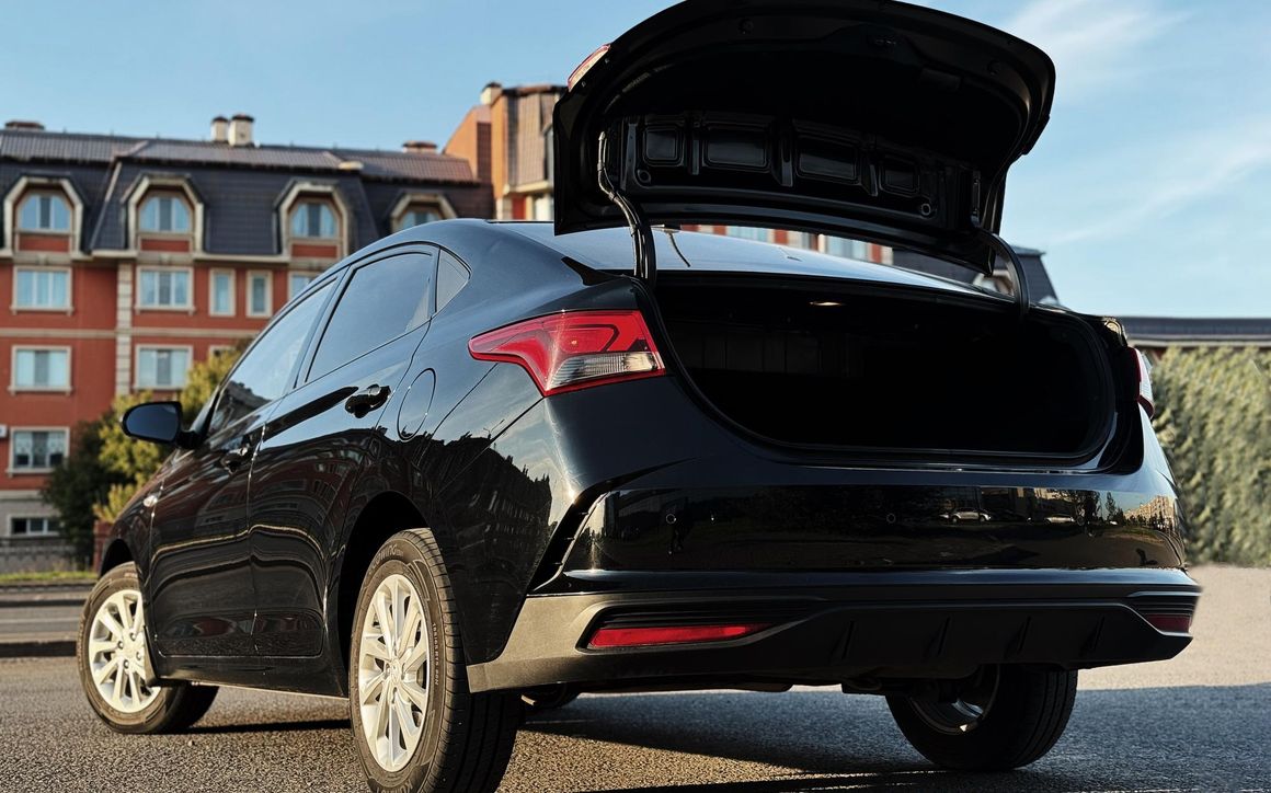 Hyundai Accent - image 3