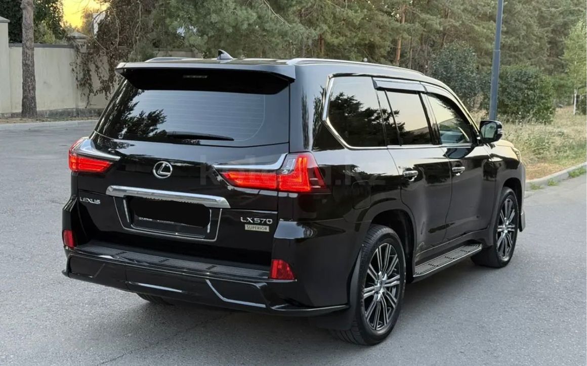 Lexus LX 570 - image 2