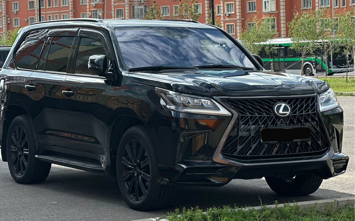 Lexus LX 570 - image 1