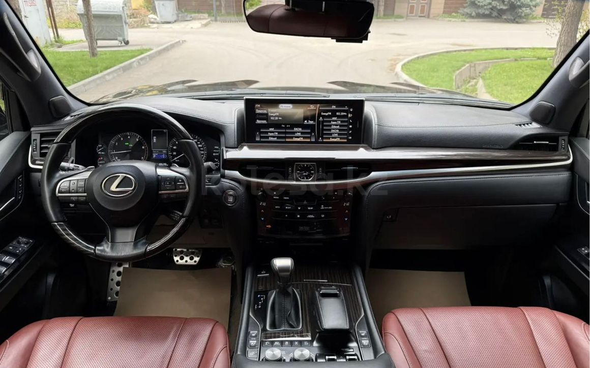Lexus LX 570 - image 4