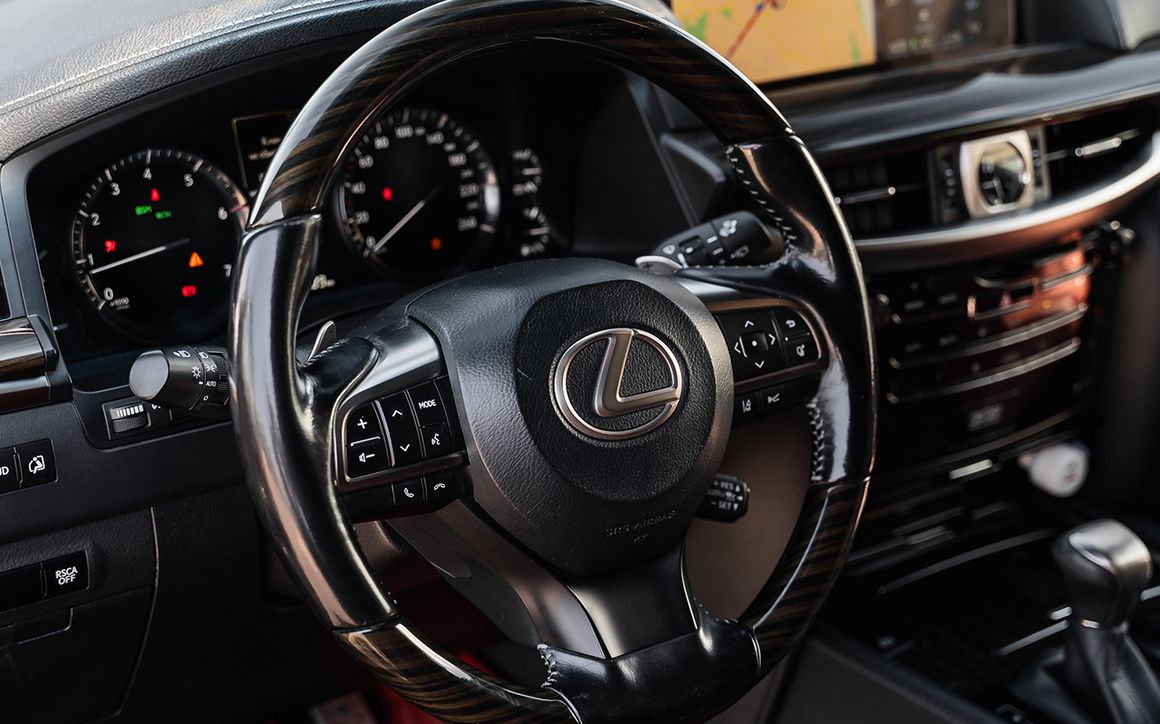 Lexus LX 570 - image 5