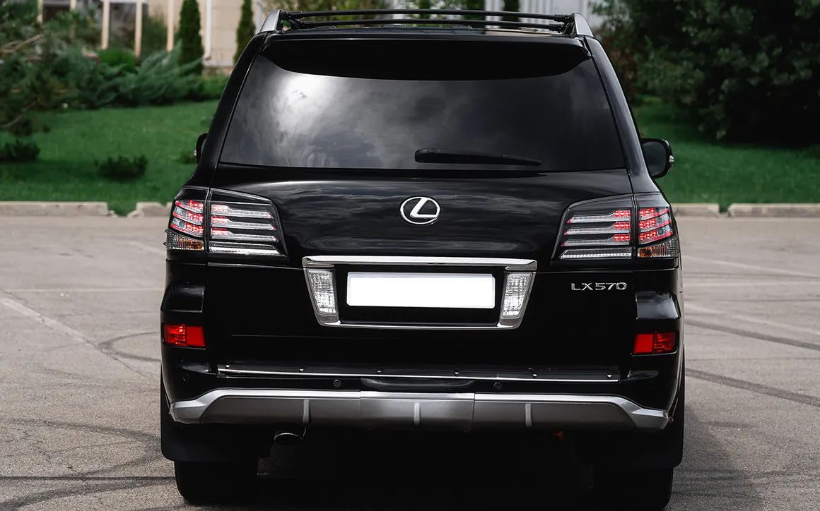 Lexus LX 570 - image 4