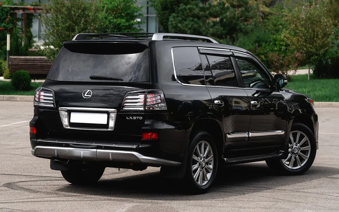 Lexus LX 570 - image 3