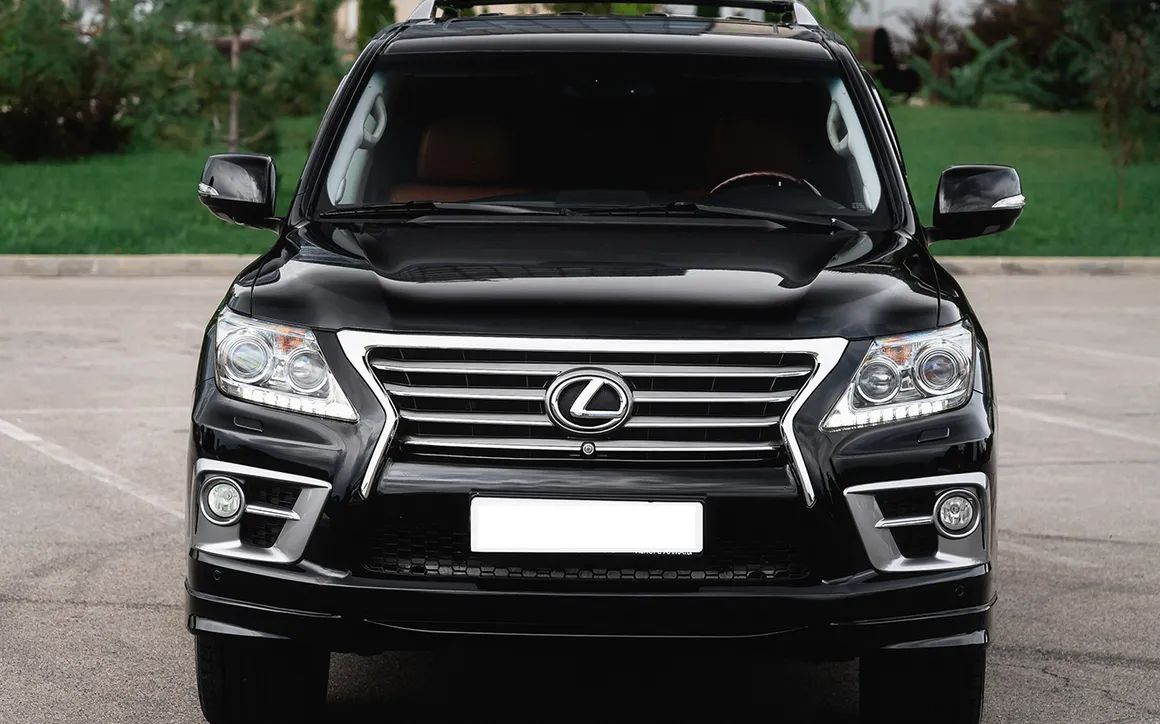Lexus LX 570 - image 2